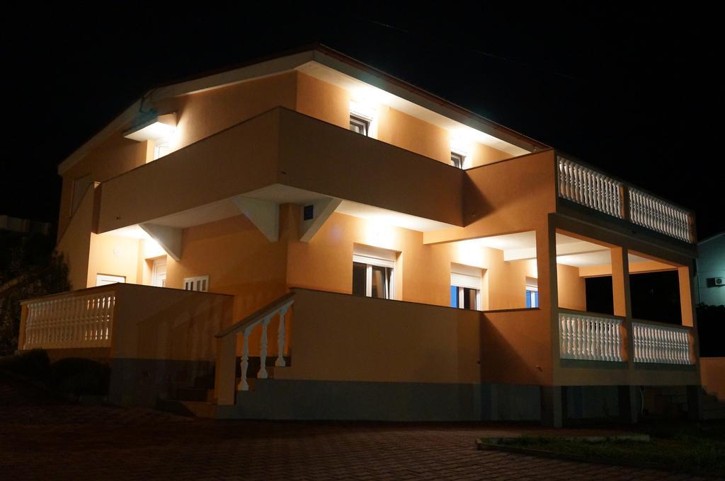 Apartments Adriapag Pag Town Exterior photo